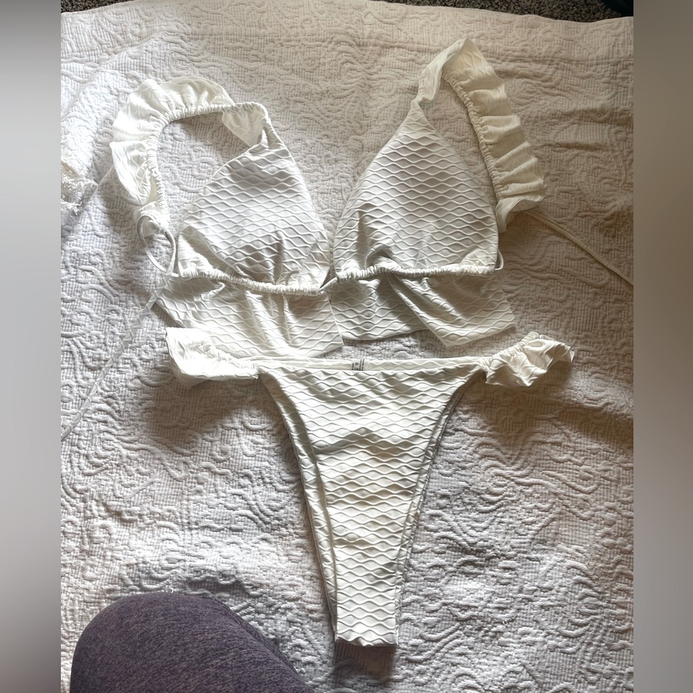 Bikini with ruffles
